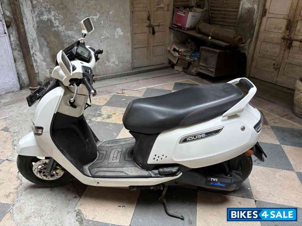 White TVS iQube Electric White TVS iQube Electric