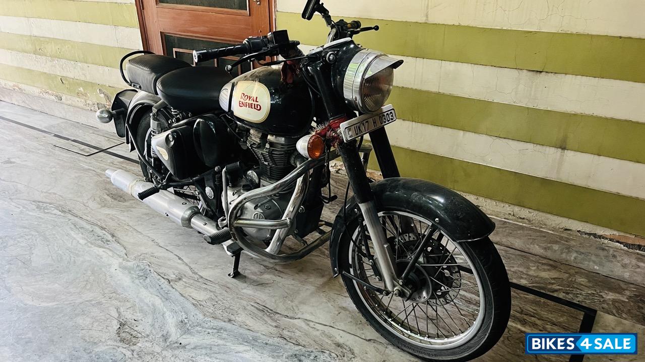 Black Royal Enfield Classic 350 Black Royal Enfield Classic 350