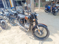 Black Royal Enfield Bullet 350