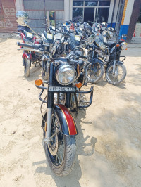 Black Royal Enfield Bullet 350