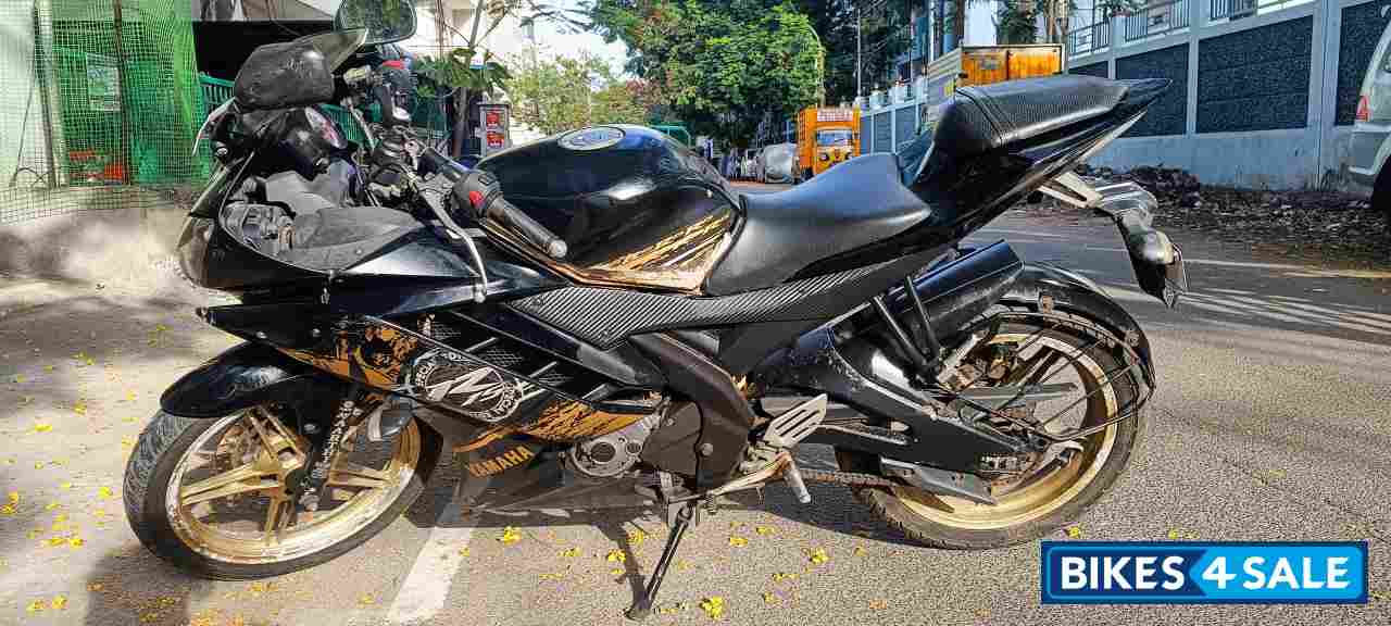 Black & Gold Yamaha YZF R15 V2 Black & Gold Yamaha YZF R15 V2