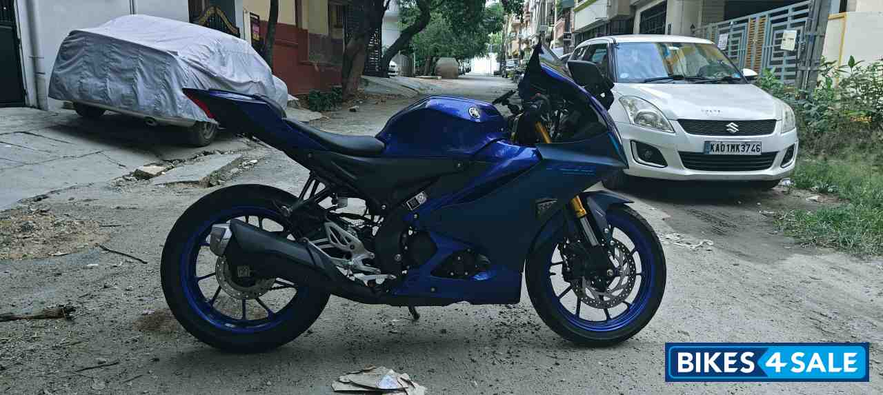 Racing Blue Yamaha R15 V4 Racing Blue Yamaha R15 V4