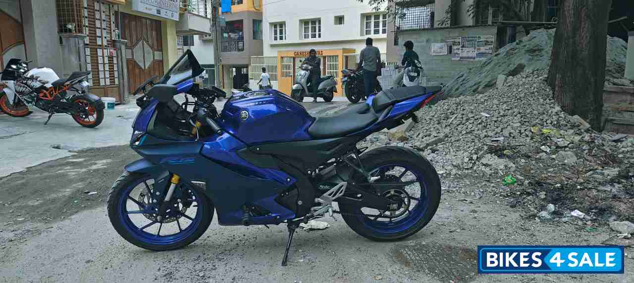 Racing Blue Yamaha R15 V4 Racing Blue Yamaha R15 V4