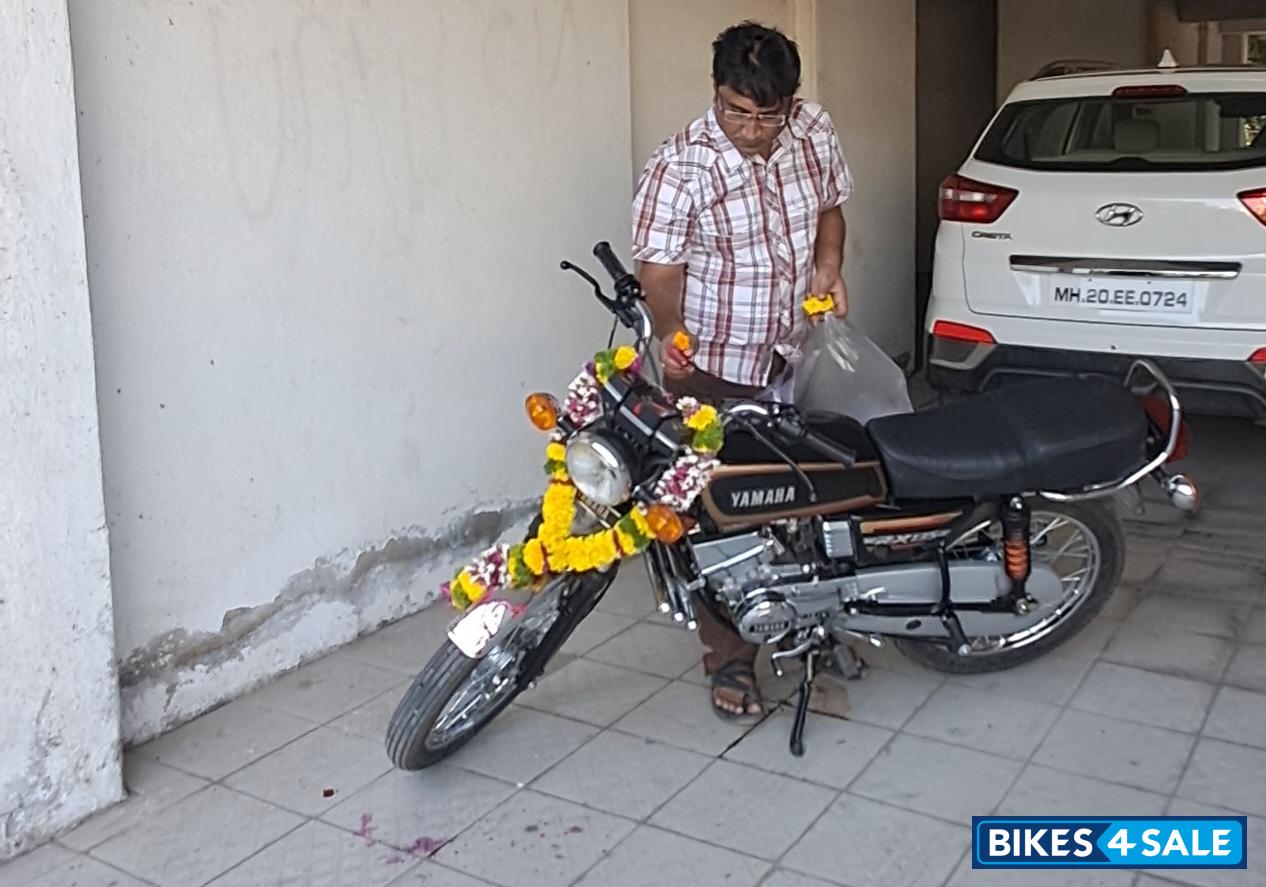 Black Yamaha RX 135 Black Yamaha RX 135