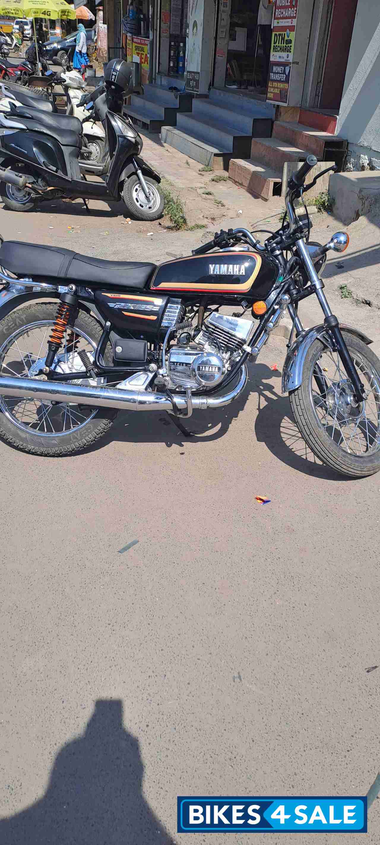 Black Yamaha RX 135 Black Yamaha RX 135