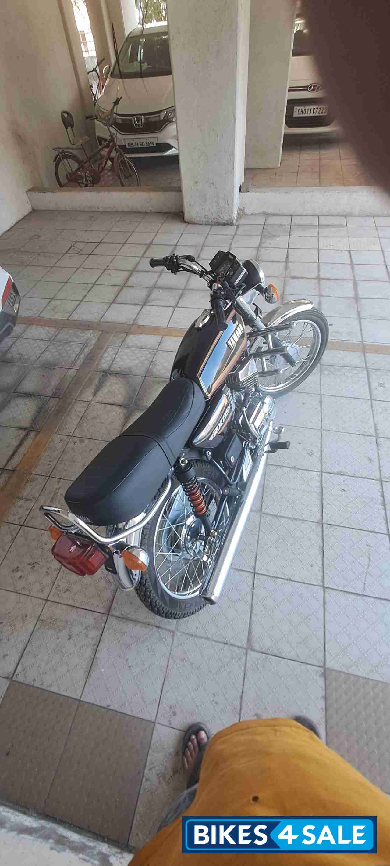 Black Yamaha RX 135 Black Yamaha RX 135