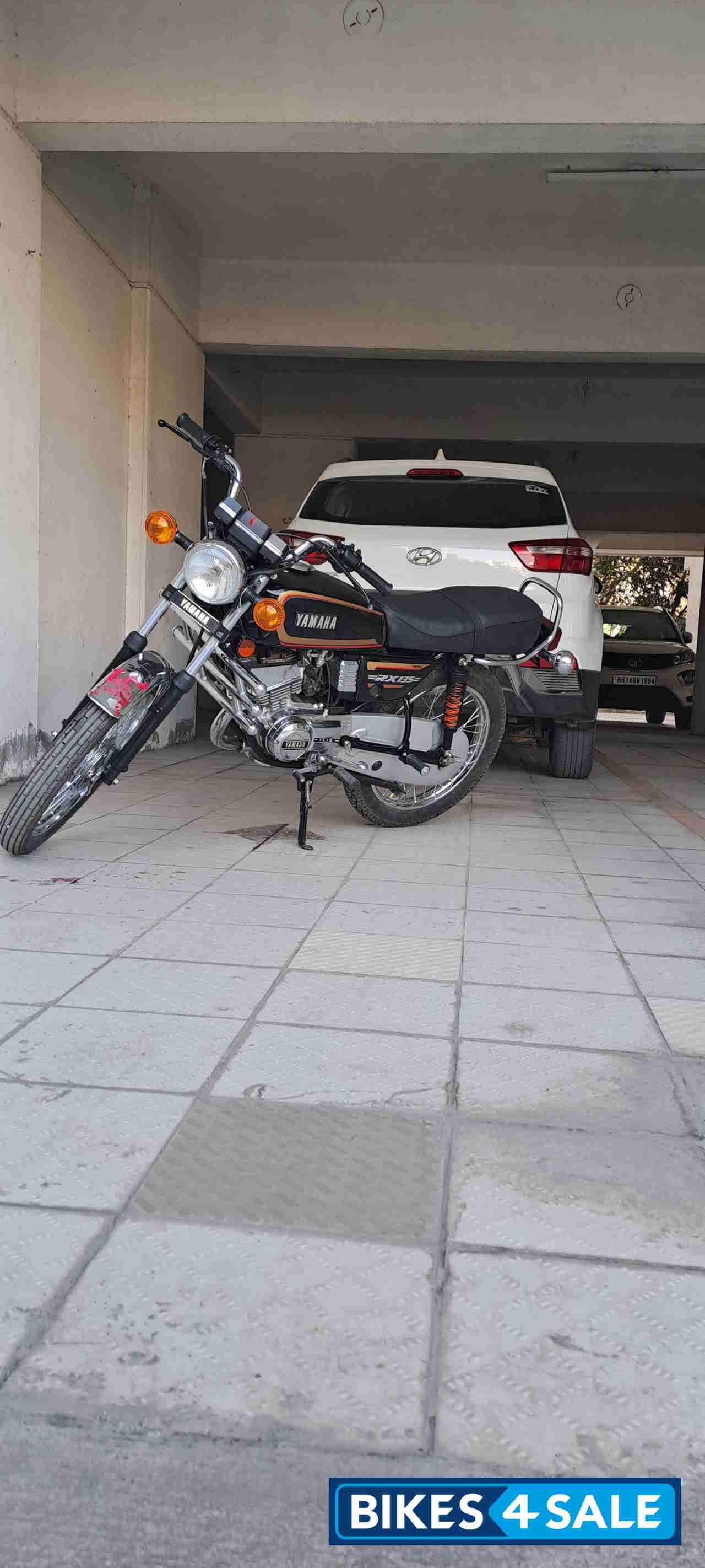 Black Yamaha RX 135 Black Yamaha RX 135