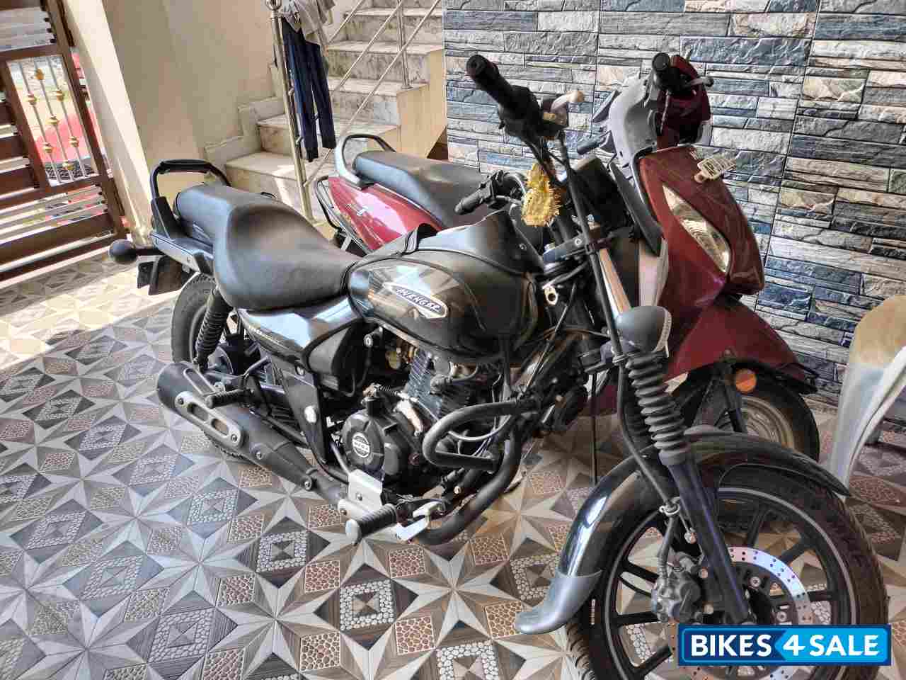 Bajaj Avenger 180 DTS-i