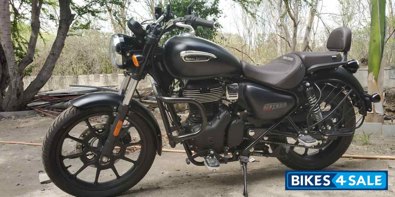 Stellar Black Royal Enfield Meteor 350 Stellar