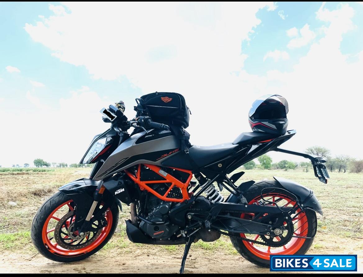 Grey Metallic Silver KTM Duke 390 BS6 Grey Metallic Silver KTM Duke 390 BS6