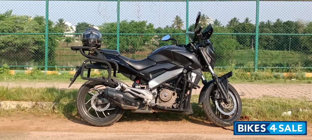 Matte Black Bajaj Dominar 400