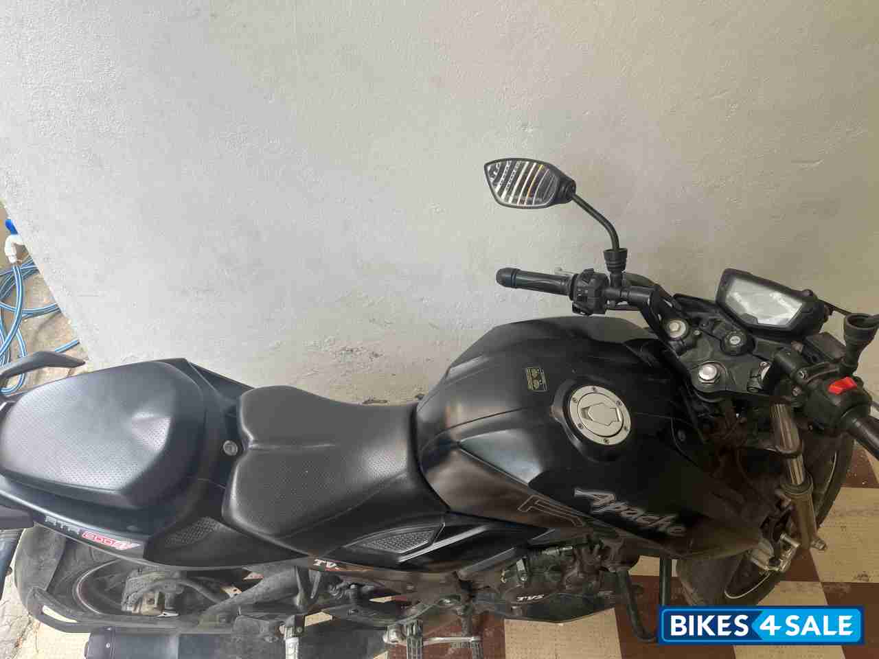 Black TVS Apache RTR 200 4V Black TVS Apache RTR 200 4V