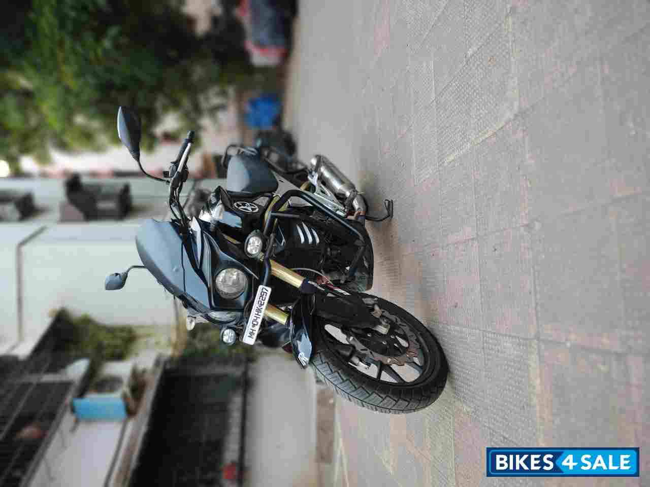 Mahindra Mojo XT 300 Mahindra Mojo XT 300