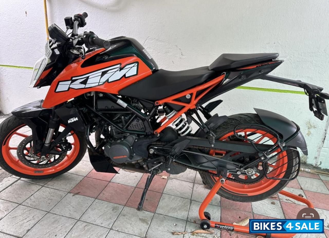 Black Electronic Orange KTM Duke 200 2020 Black Electronic Orange KTM Duke 200 2020
