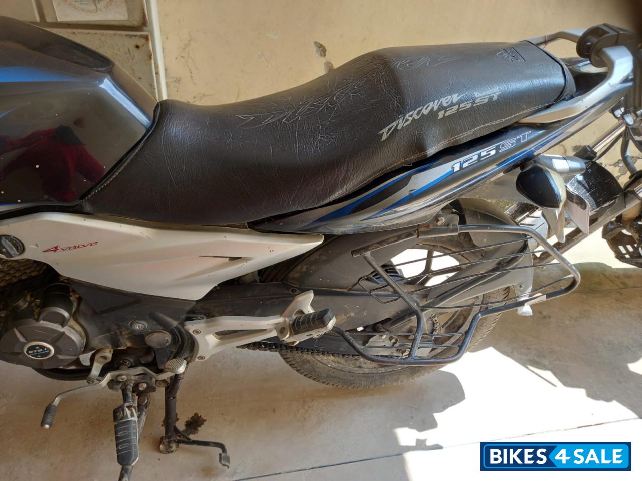 Black Bajaj Discover 125 ST Black Bajaj Discover 125 ST