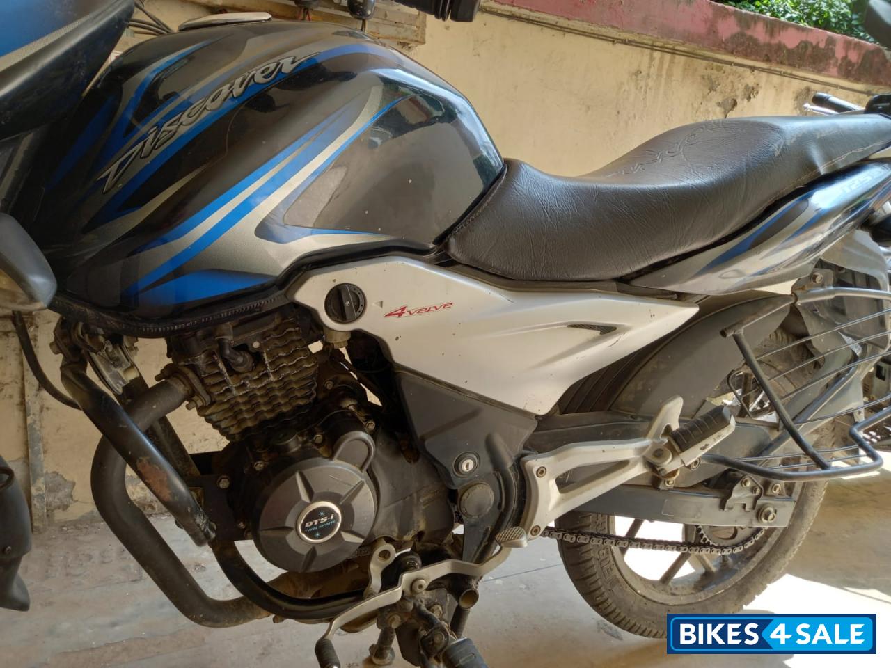 Black Bajaj Discover 125 ST Black Bajaj Discover 125 ST