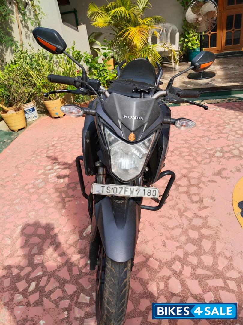 Black And Orange Metallic Oill Honda CB Hornet 160R Black And Orange Metallic Oill Honda CB Hornet 160R