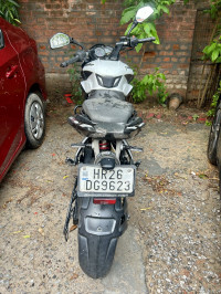Pearl Metallic White Bajaj Pulsar NS200