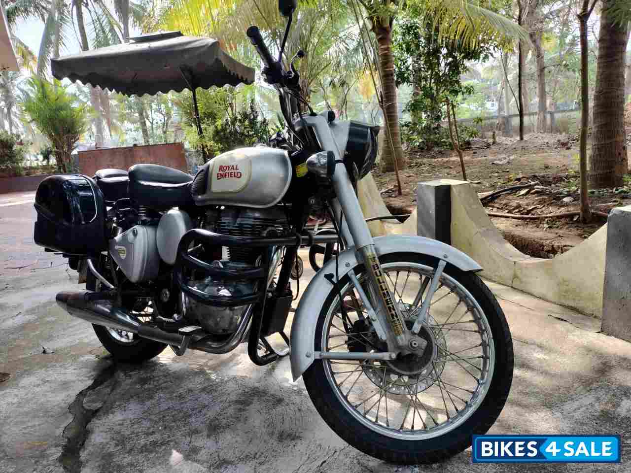Silver Royal Enfield Classic 350 Silver Royal Enfield Classic 350