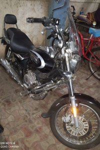 Black Bajaj Avenger Cruise 220