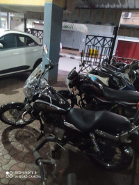 Black Bajaj Avenger Cruise 220