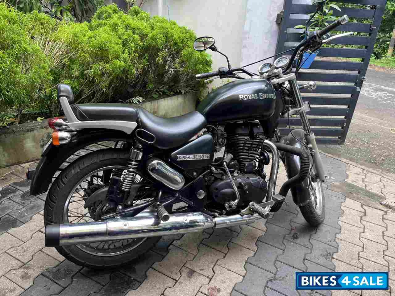 Black Royal Enfield Thunderbird 350 Black Royal Enfield Thunderbird 350