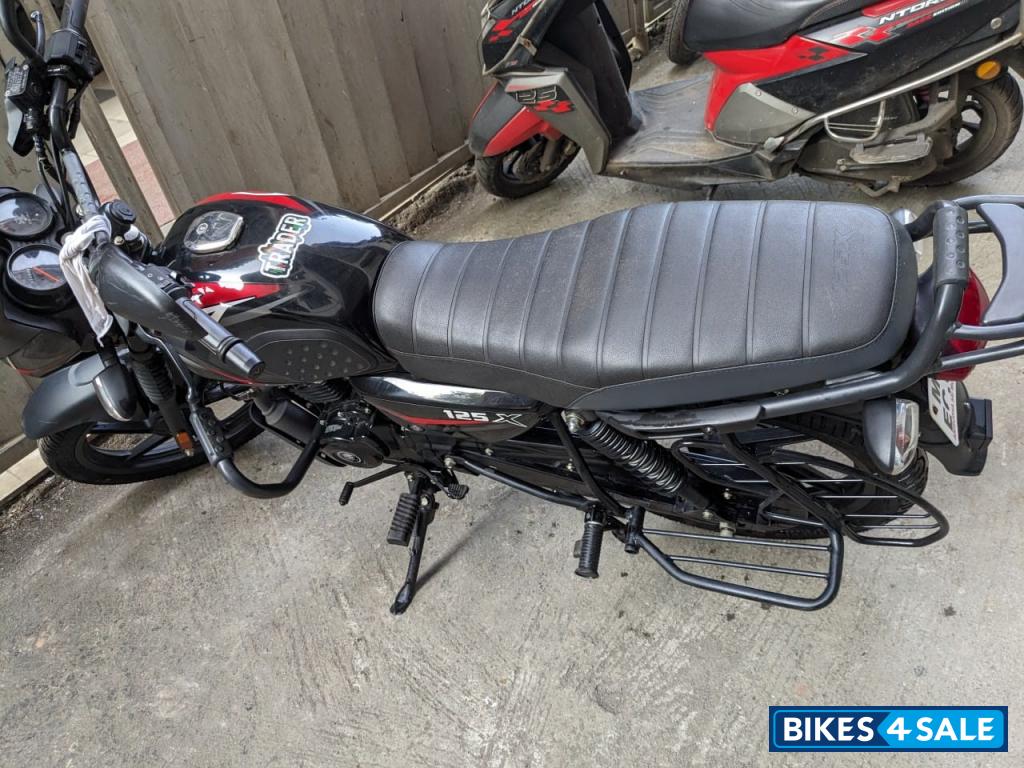 Black Bajaj CT 125X