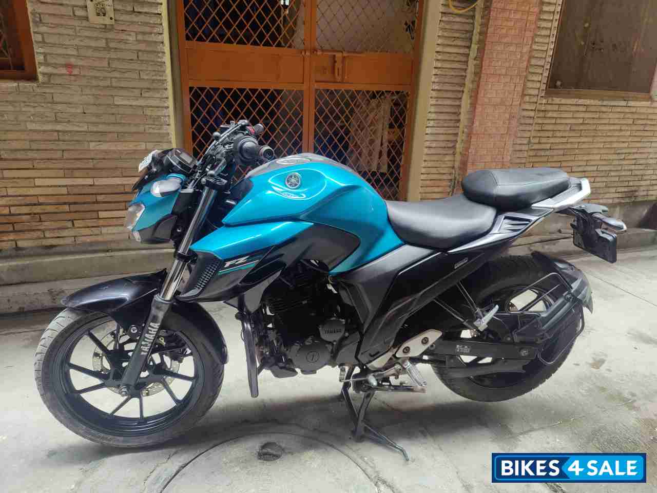 Cyan Metallic Yamaha FZ25 Cyan Metallic Yamaha FZ25