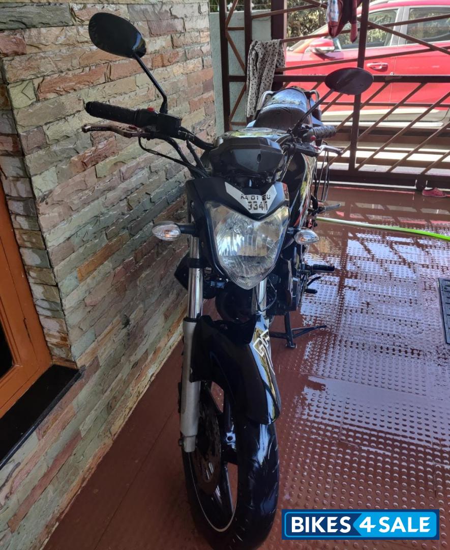 Black Yamaha FZ16 Black Yamaha FZ16