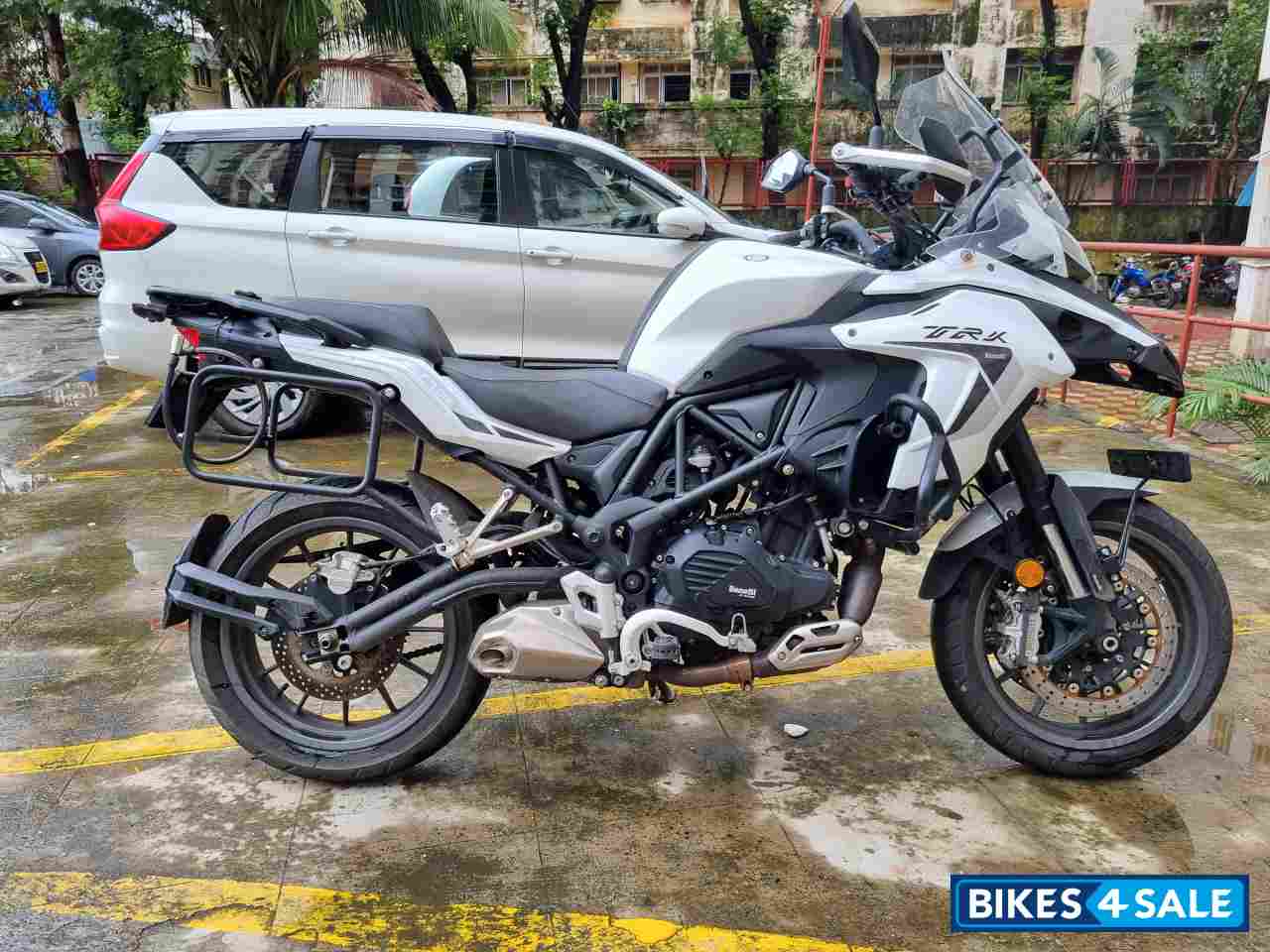 White Benelli TRK 502 BS6 White Benelli TRK 502 BS6