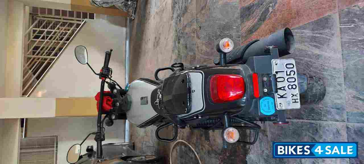 Silver UM Renegade Sports S Silver UM Renegade Sports S