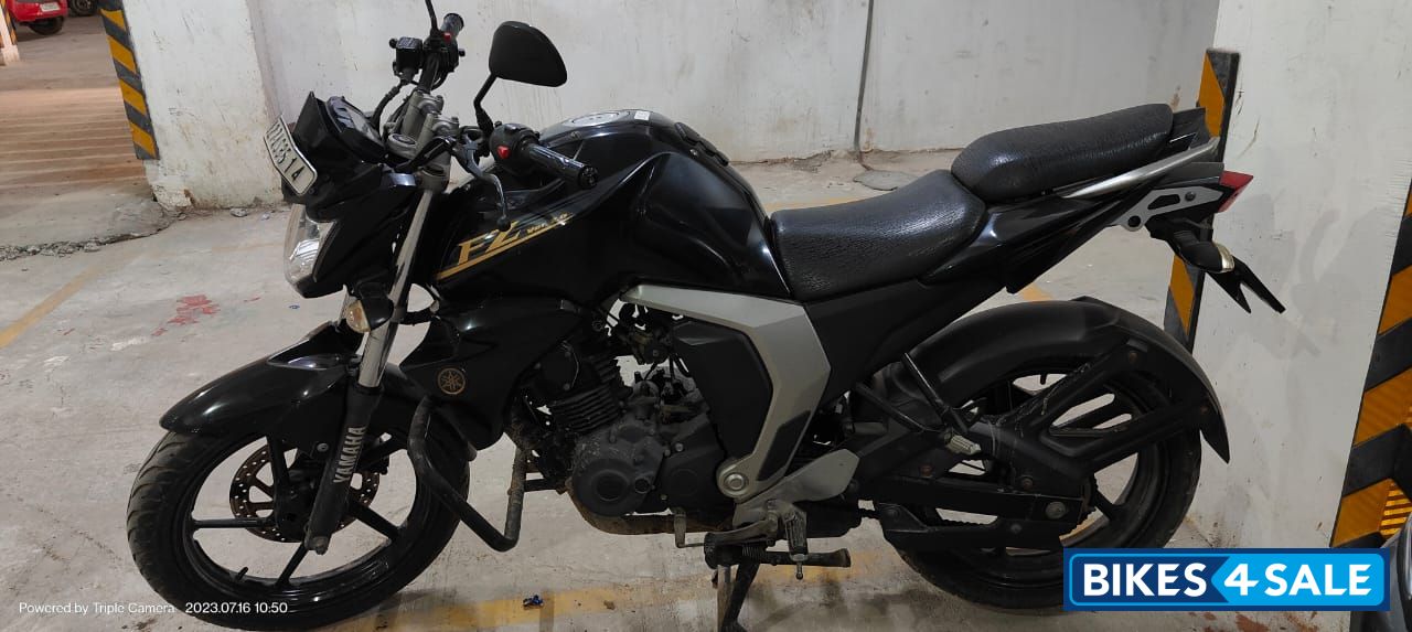 Black Yamaha FZ FI V2 Black Yamaha FZ FI V2