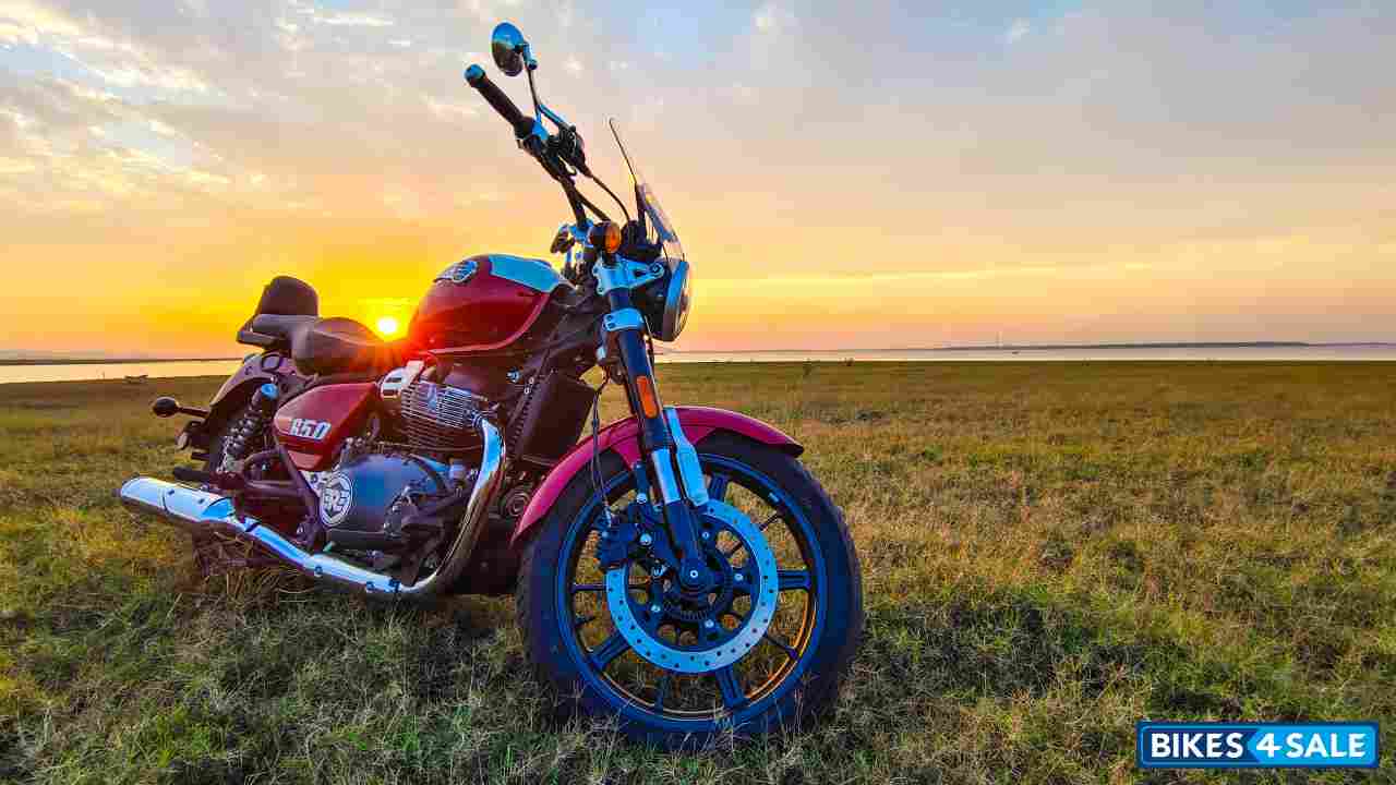 Red Royal Enfield Super Meteor 650