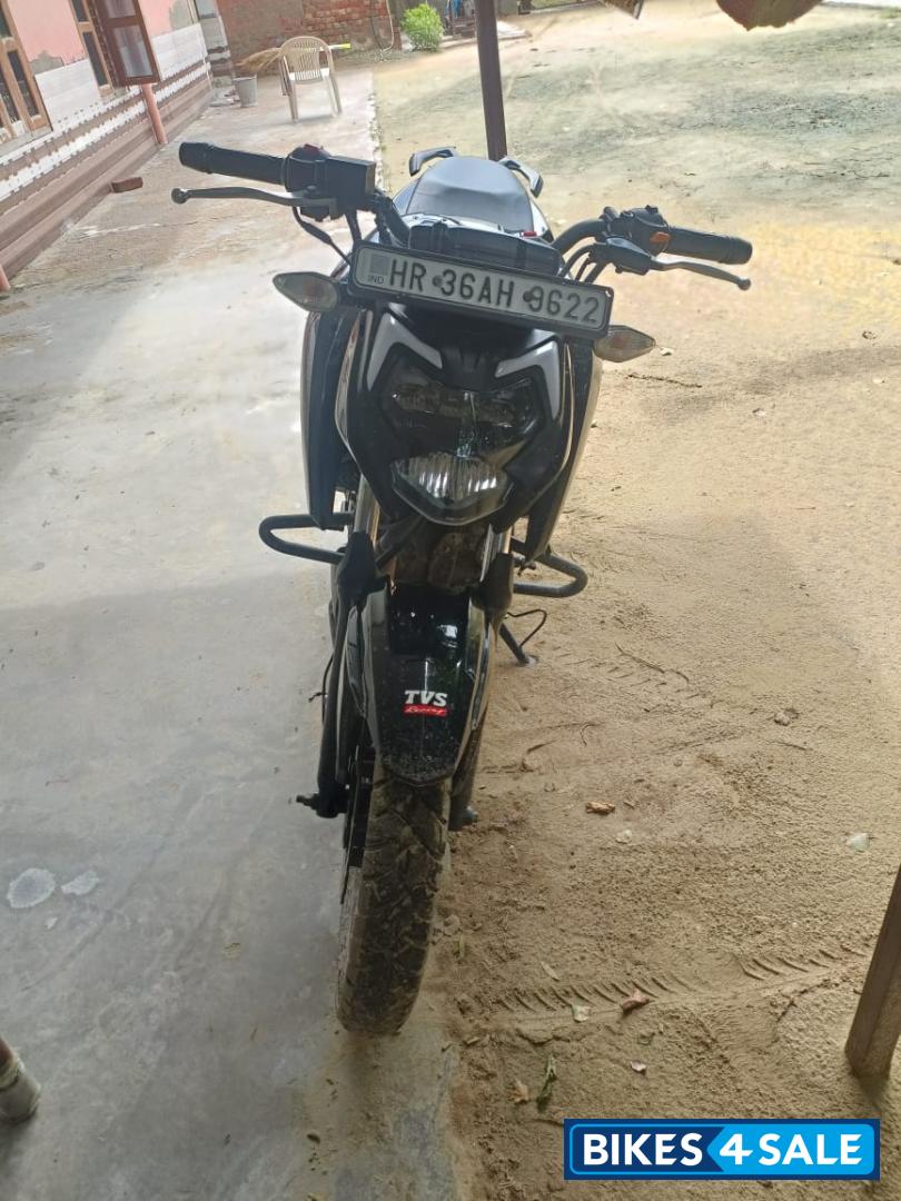 Black TVS Apache RTR 160 4V BS6