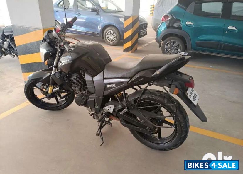 Black Yamaha FZ16 Black Yamaha FZ16
