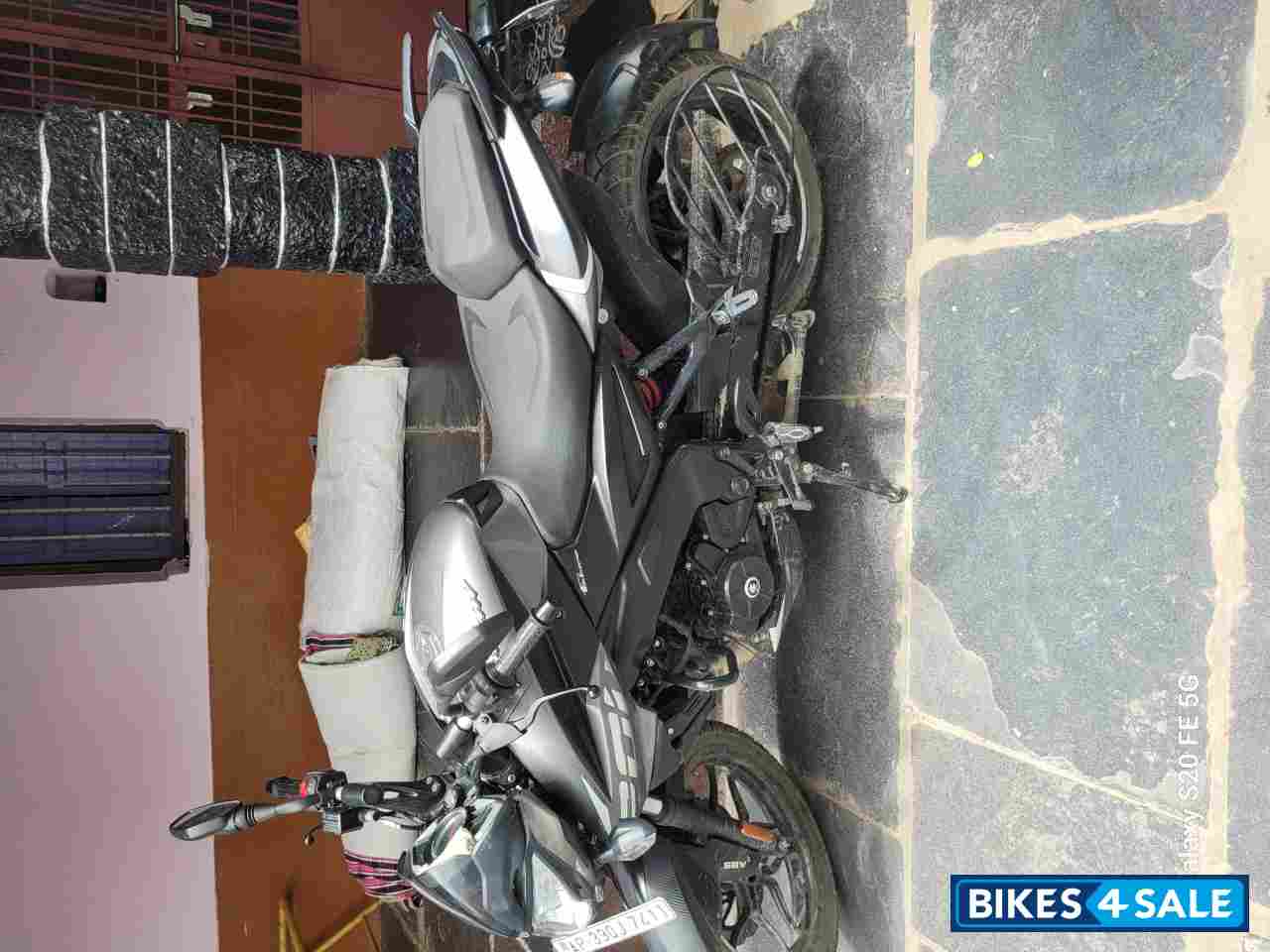 Gray Bajaj Pulsar NS 200 BS6 Gray Bajaj Pulsar NS 200 BS6