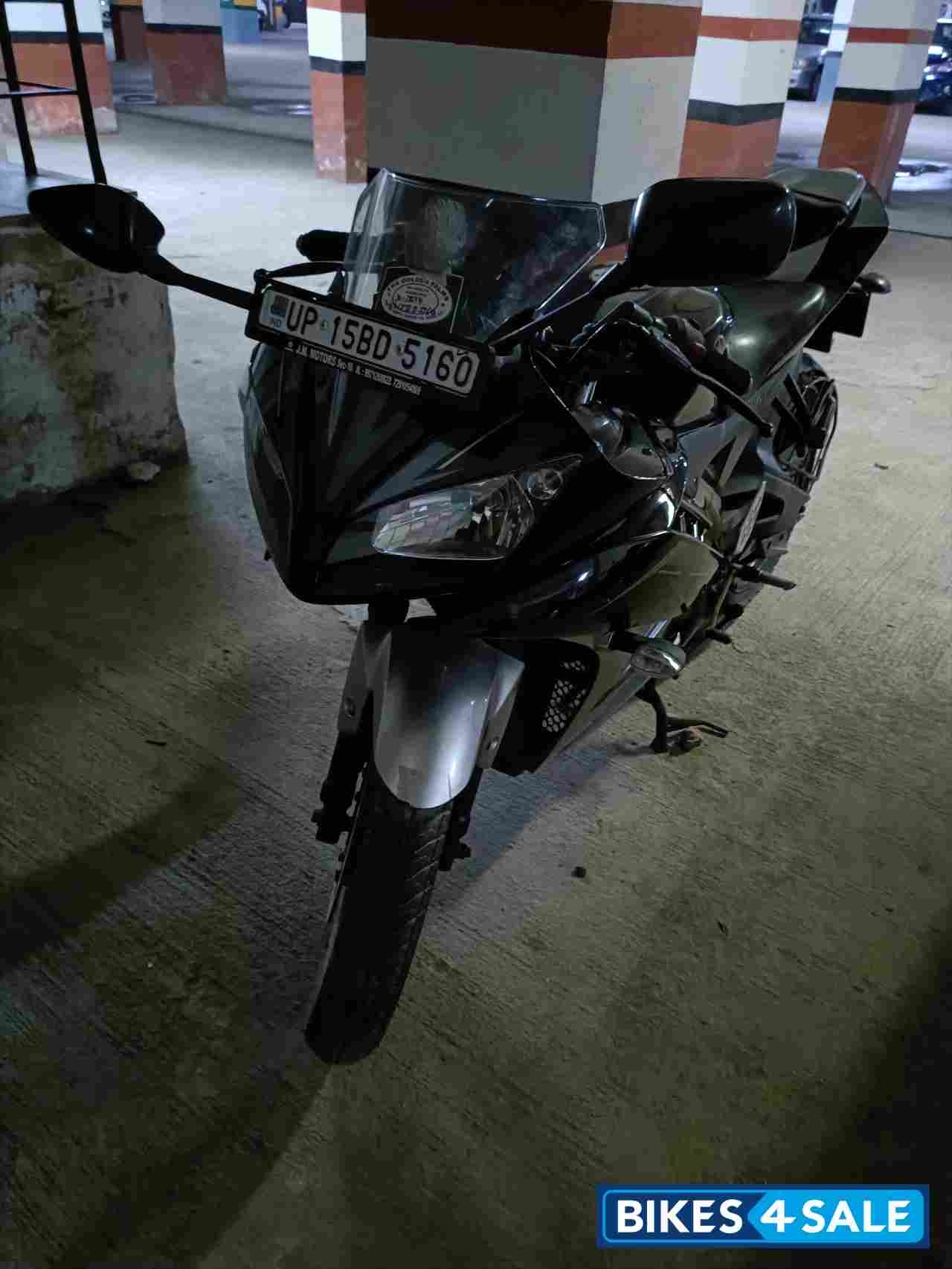 Silver Black Yamaha YZF R15 V2 Silver Black Yamaha YZF R15 V2