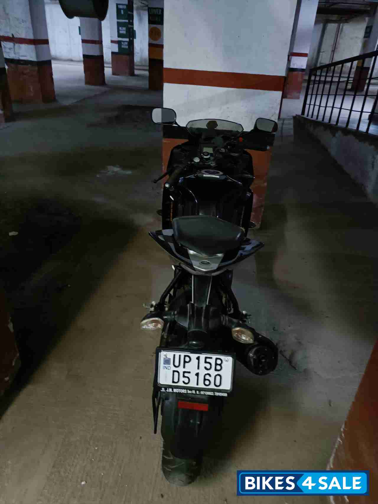 Silver Black Yamaha YZF R15 V2 Silver Black Yamaha YZF R15 V2