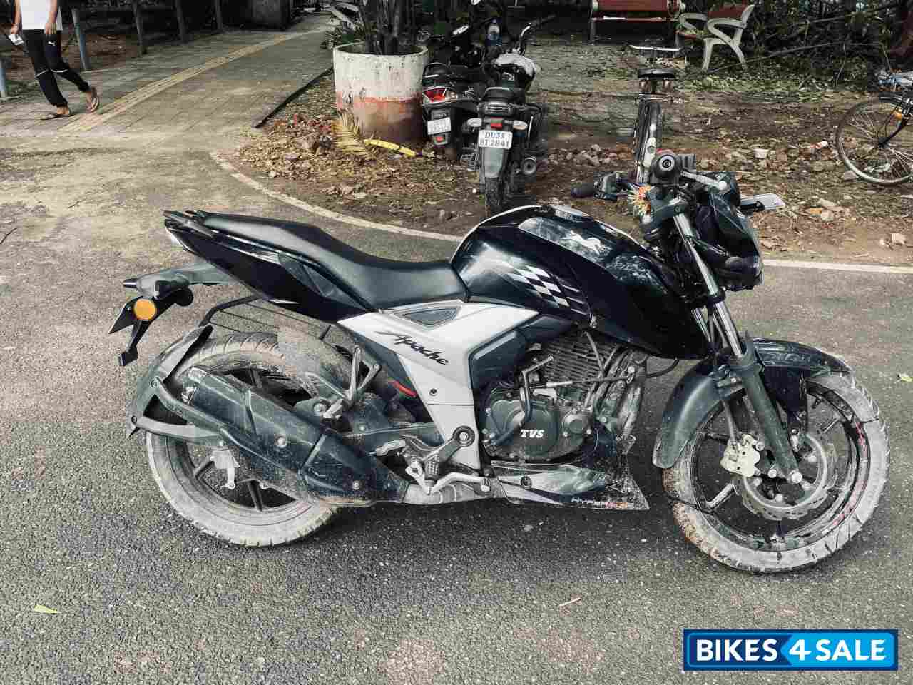 TVS Apache RTR 160 4V TVS Apache RTR 160 4V