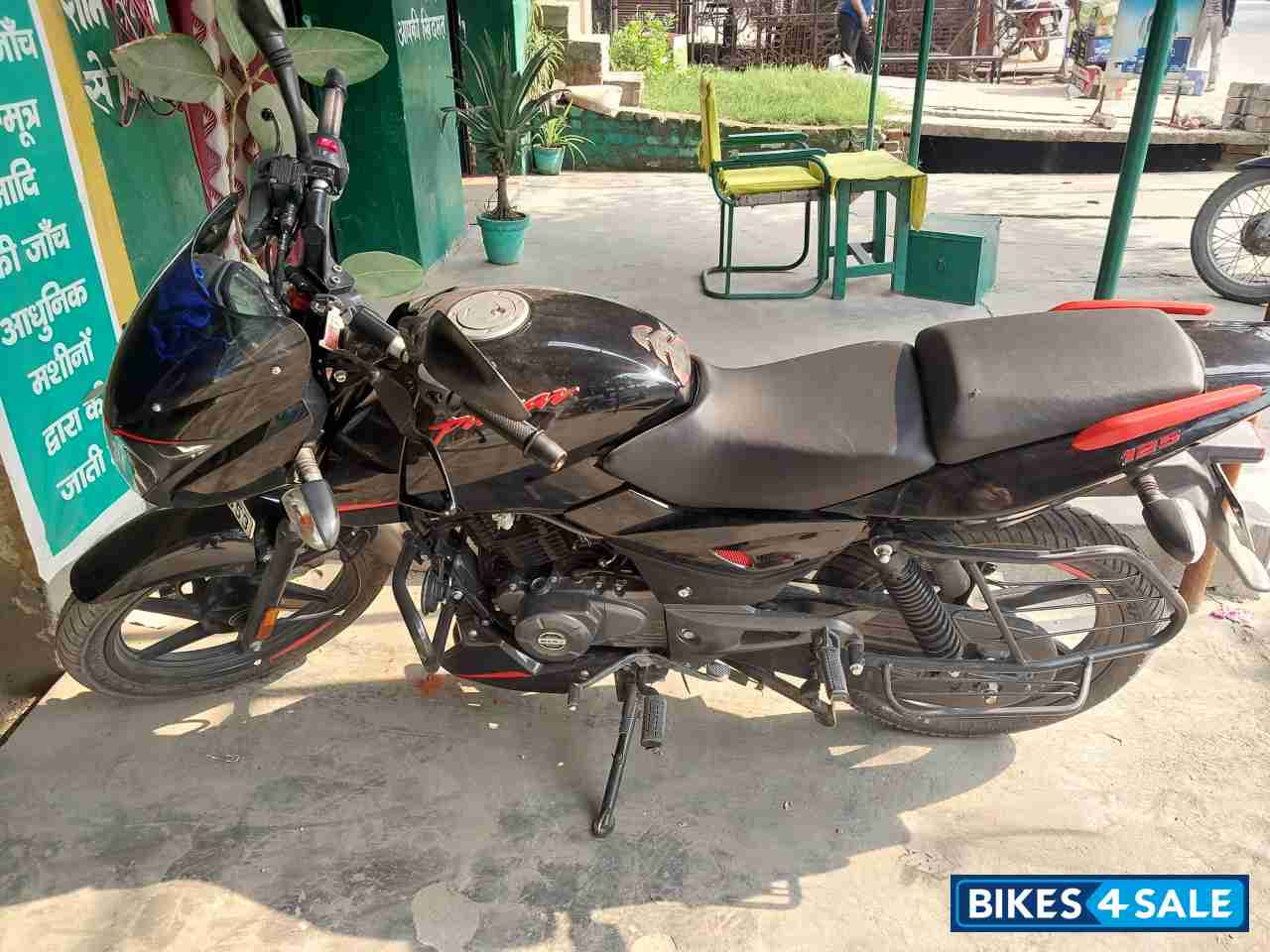 Bajaj Pulsar 125 Split Seat Bajaj Pulsar 125 Split Seat
