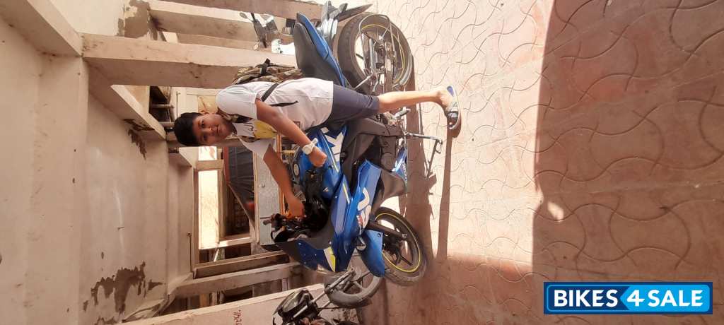 Blue Suzuki Gixxer SF Blue Suzuki Gixxer SF