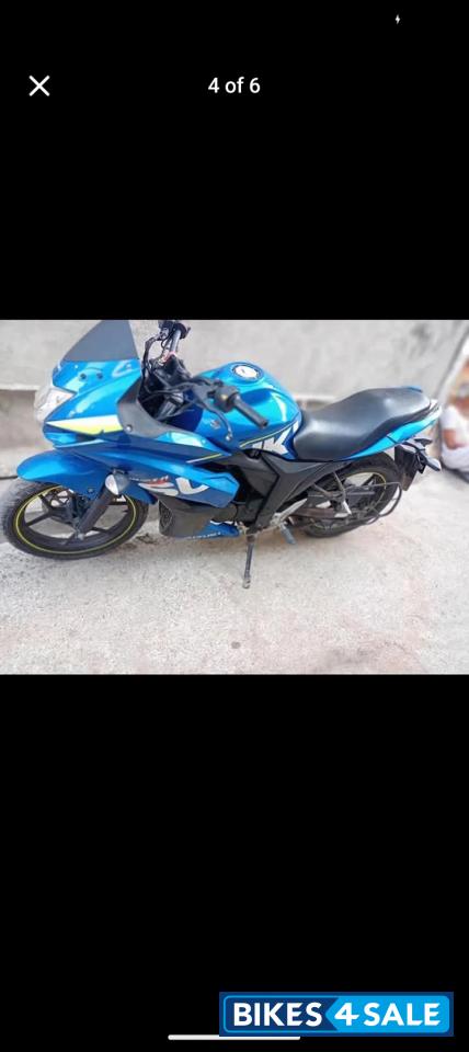 Blue Suzuki Gixxer SF Blue Suzuki Gixxer SF