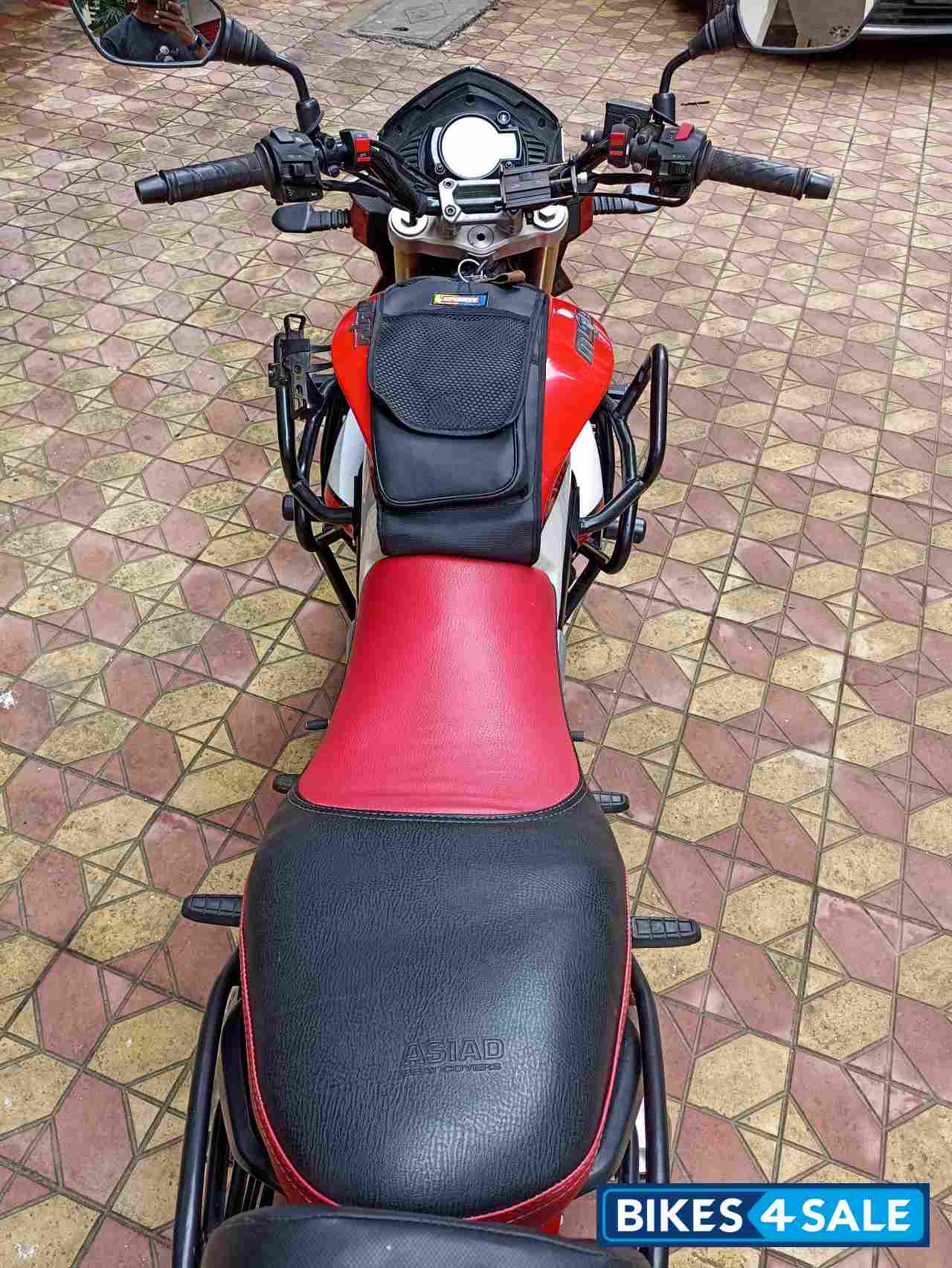 Mahindra Mojo XT 300 Mahindra Mojo XT 300
