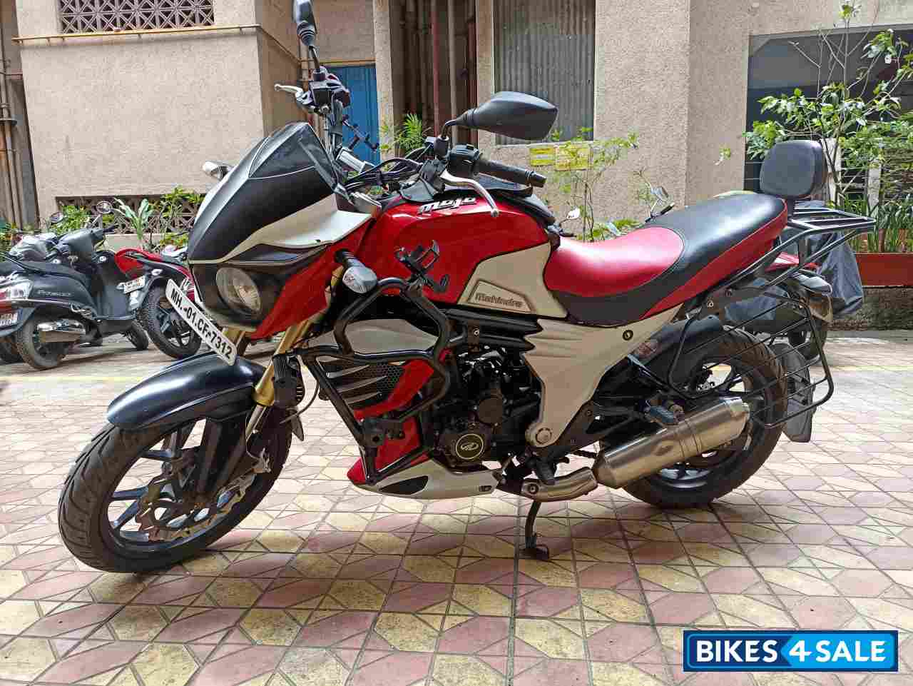 Mahindra Mojo XT 300 Mahindra Mojo XT 300