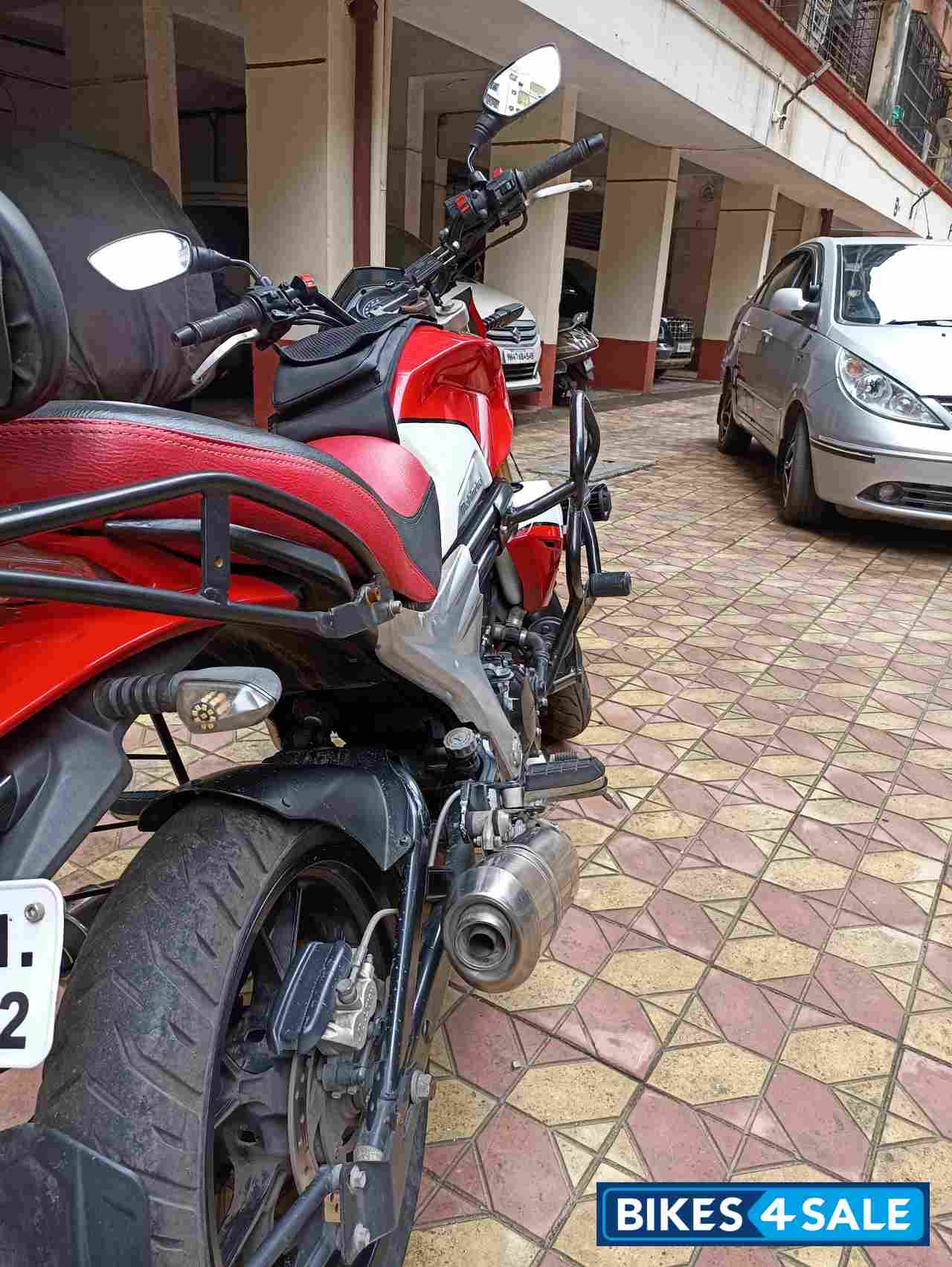 Mahindra Mojo XT 300 Mahindra Mojo XT 300