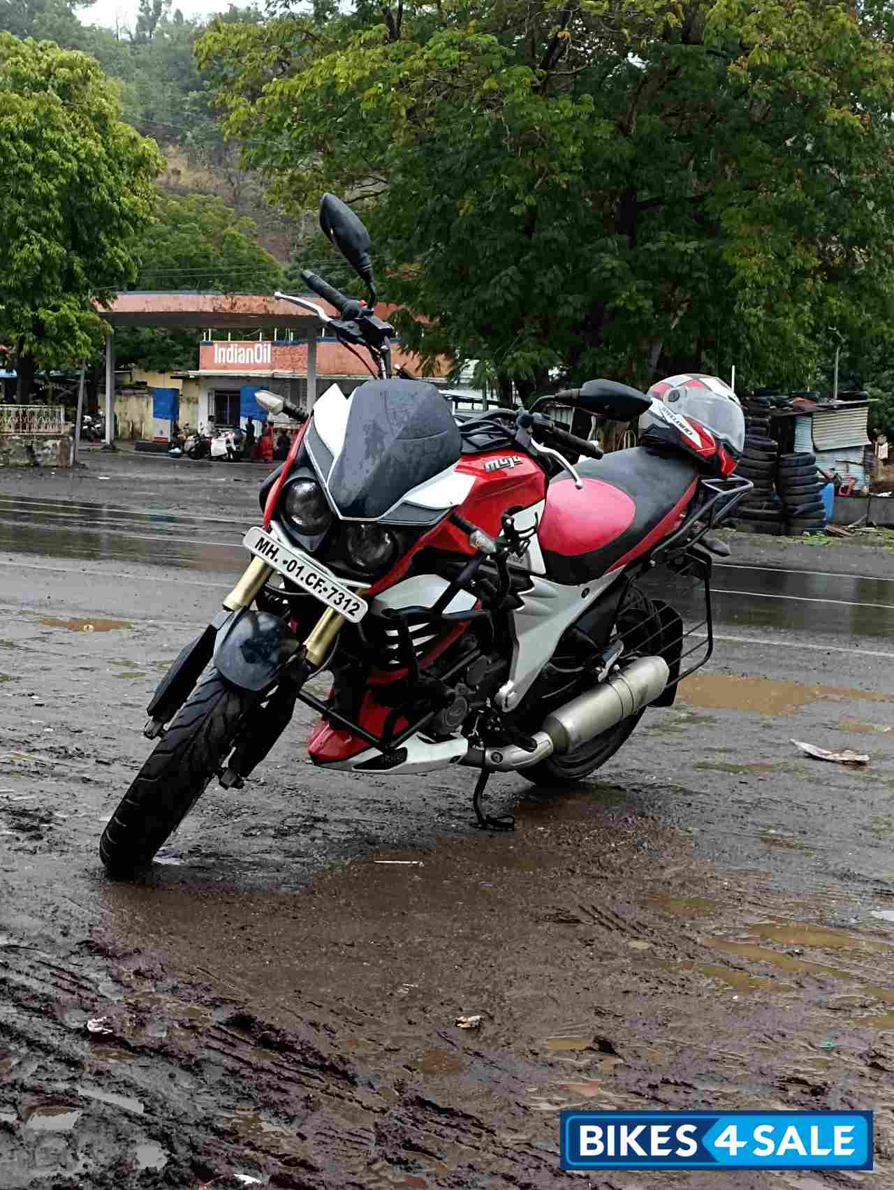 Mahindra Mojo XT 300 Mahindra Mojo XT 300