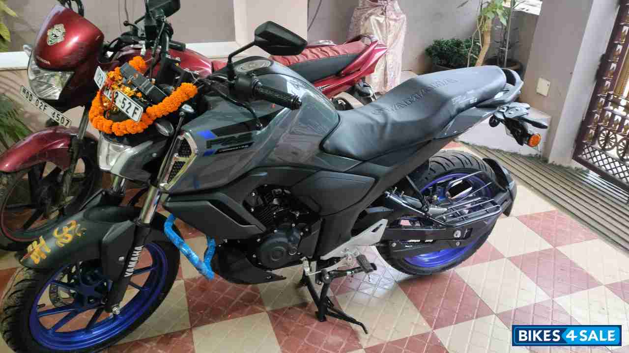 Yamaha FZ-S FI Ver 4.0 DLX Yamaha FZ-S FI Ver 4.0 DLX