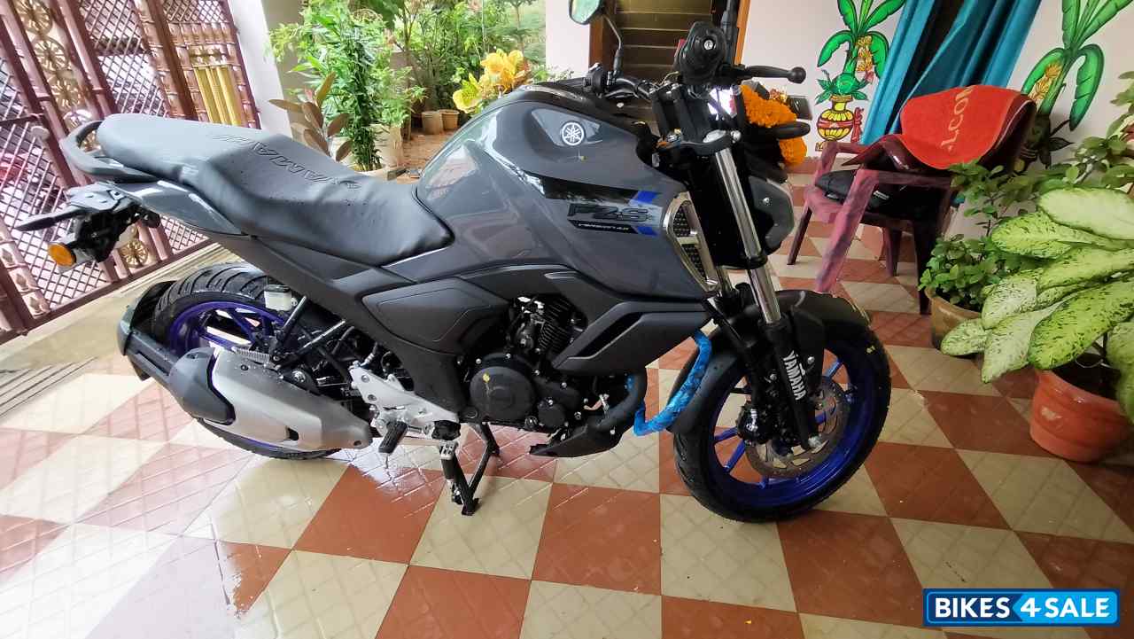 Yamaha FZ-S FI Ver 4.0 DLX Yamaha FZ-S FI Ver 4.0 DLX