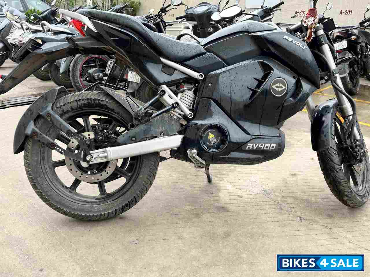 Revolt RV 400 Revolt RV 400