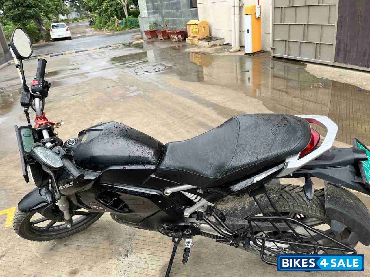 Revolt RV 400 Revolt RV 400